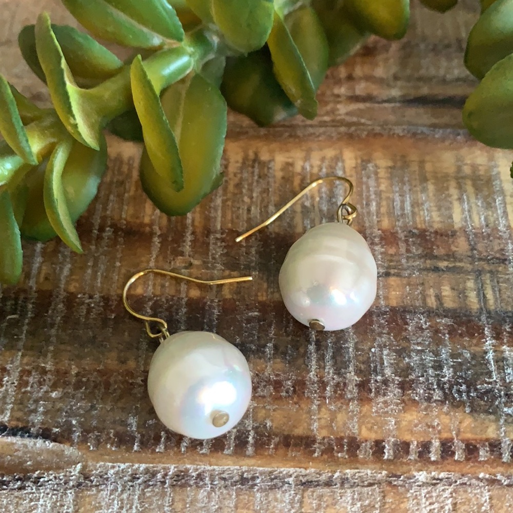 ❣️Gorgeous, Simple Faux Pearl Teardrop Earrings❣️
